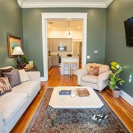 New Orleans Home Close To All The Action